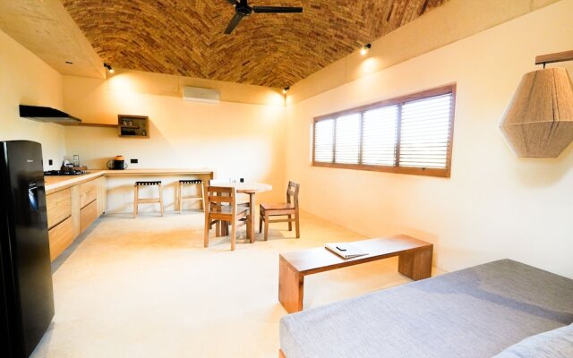 Casa Borka LUXURY FULLY FURNISHED BEACH CONDOS WITH POOL