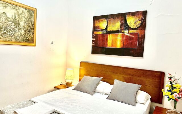 4 Bed-sleeps 8-central Rome-5 Min to Colosseum