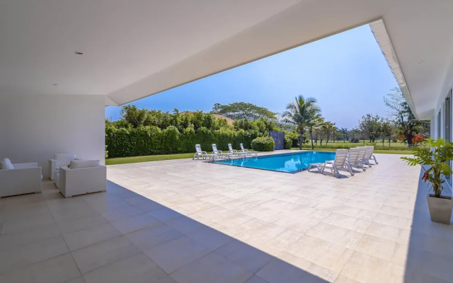 Luxury Modern 4 BR Pool Villa - PH111