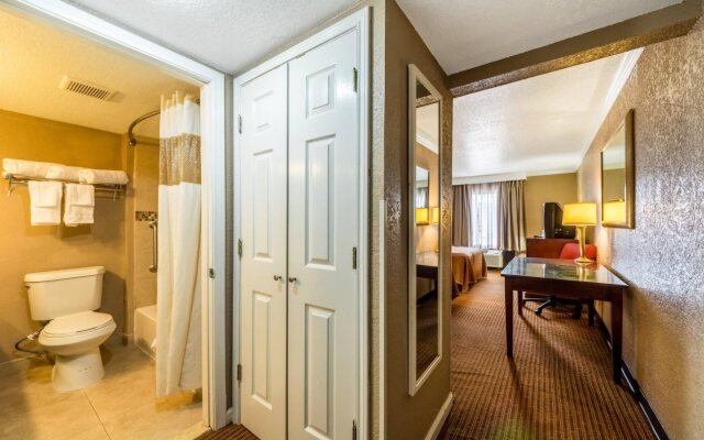 The Inn at Alamo / Riverwalk / Convention Center
