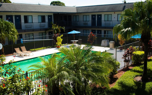 Motel 6 Lantana, FL