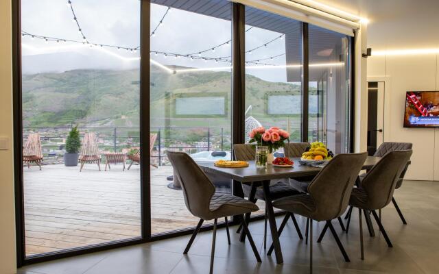 Коттедж с видом на горы