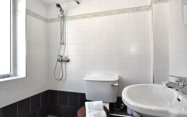 Bright Spacious 2 Bedroom With Marina View