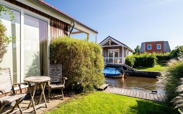 Beautiful Chalet With Sauna and Right on the Water