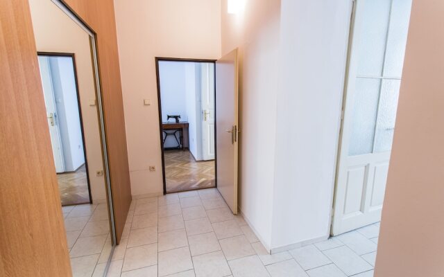 Central Retro Apartment
