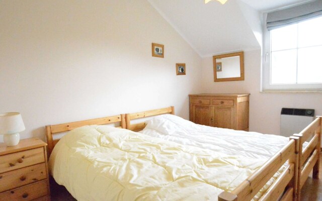 Spacious Villa Near Lesse