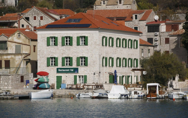 Hotel Maestral