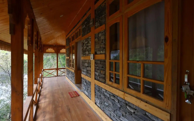 Tirthan village resort
