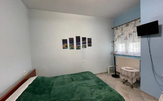 Seaside apartment with private garden