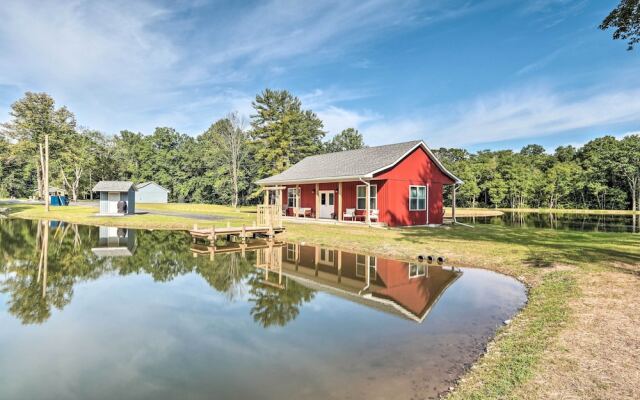 Cottage w/ Pond Views: 13 Mi to Camelback Mountain