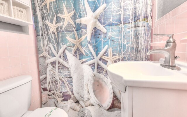 Tropic Terrace #9 - Beachfront Rental Studio Bedroom Condo by Redawning