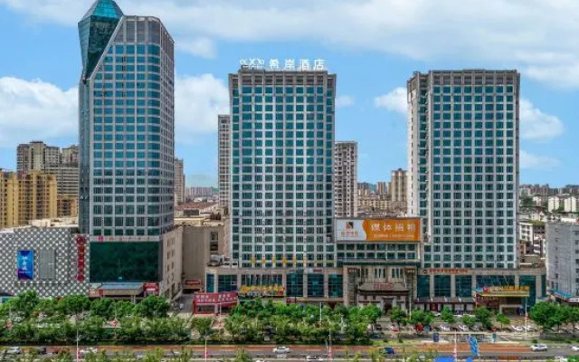 Xana Hotelle (Yichunshi Zhengfu Railway Station)