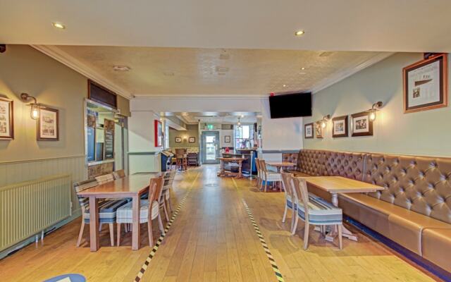 The Kinloch Arms Hotel