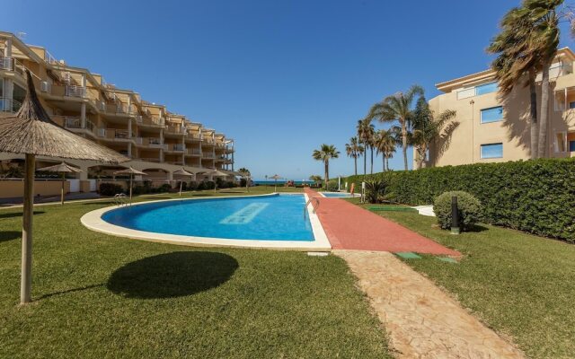 Beautiful 2-Bed first beach line apartment for 6