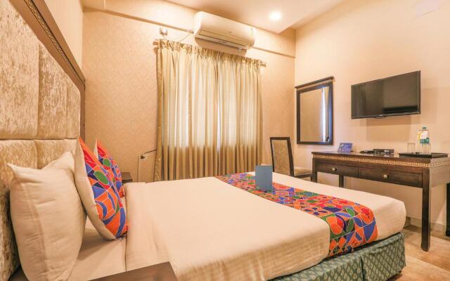 Fabhotel Frazer Suites