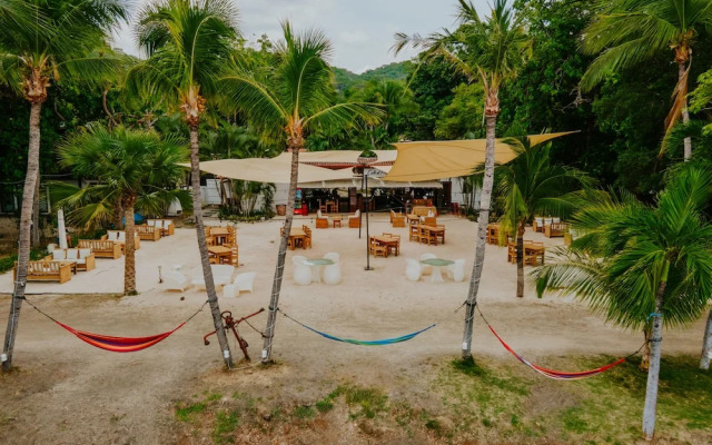 Café de Playa Beach Front Hotel