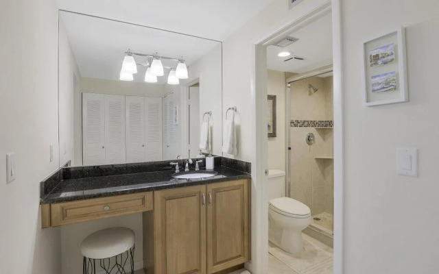 South Seas Tower 4-1711