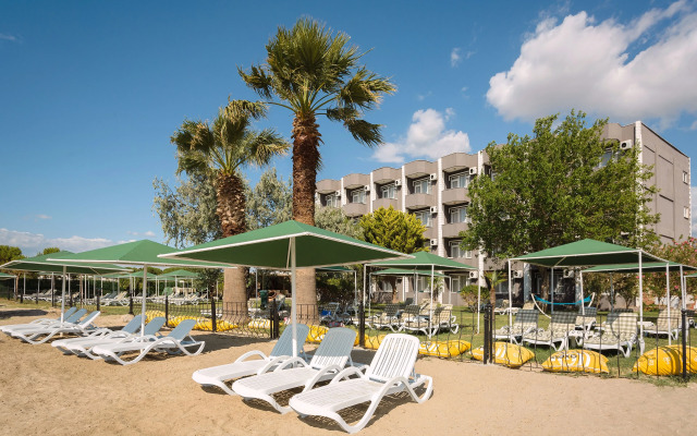 Aqua Nina Resort Hotel