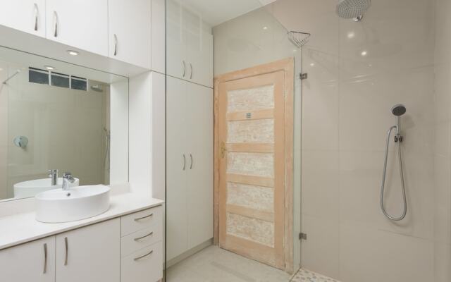 Chesterfield House 7