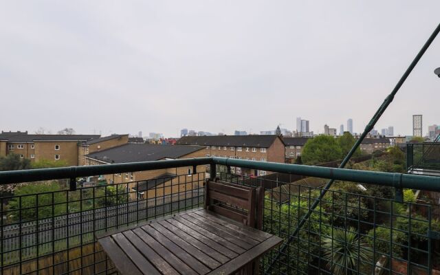 Quirky 1 Bedroom Warehouse Flat With Balcony