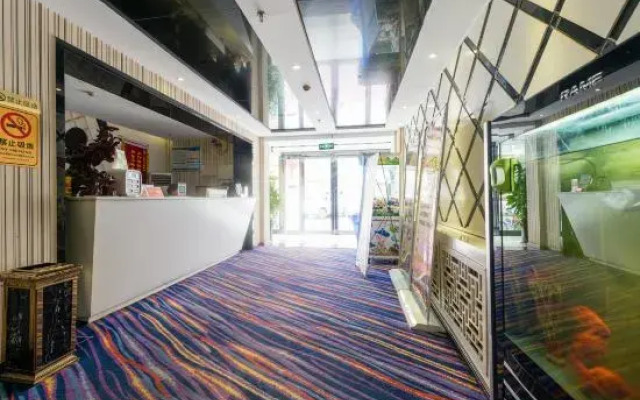 Red Ant Theme Hotel (Xinxianghe Normal University Wanda Branch)