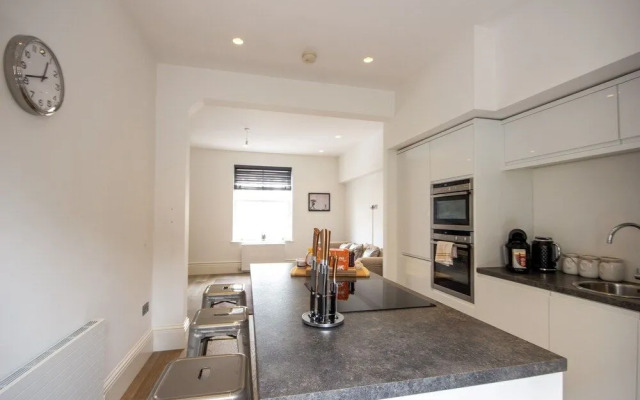 HU1 City Centre Hub (sleeps 6)