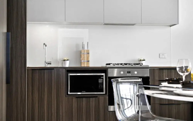 ABIGAIL, 2BDR Docklands Apartment