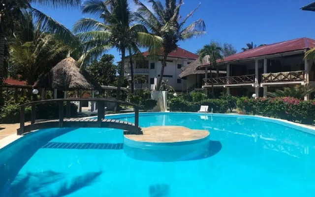 Room in Apartment - Wonderful two Minutes Walk to the White Sand Beach Property