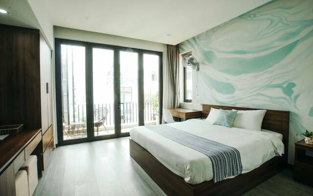 Royal Lion Hotel and Apartment