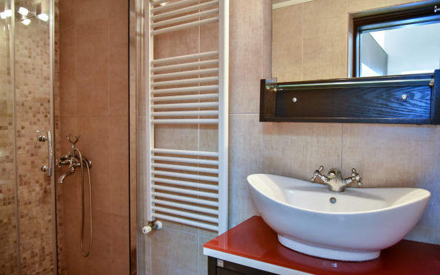 Iraklis Studios & Apartments
