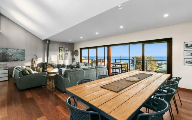 CARMELONE Gerroa 4pm check out on Sundays