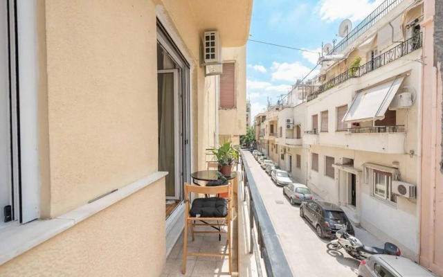 Casa Pamisou near Attiki metro station