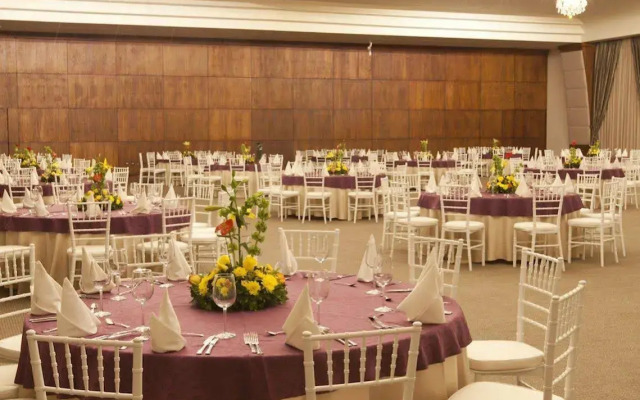 Hillary Nature Resort Spa