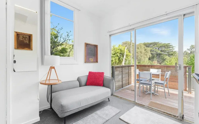 Charming Maning Ave - 2 Bedroom Unit