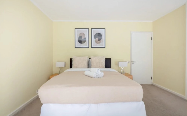 Elegant & Airy 2BR near Regents Park