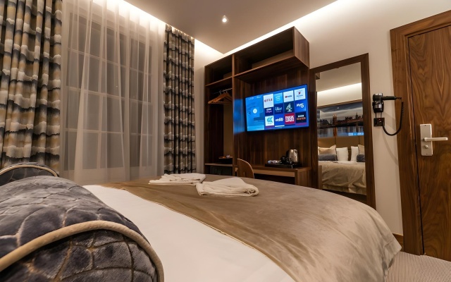 Ashley Hotel