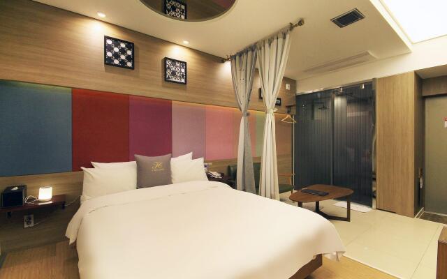 H Drive Hotel
