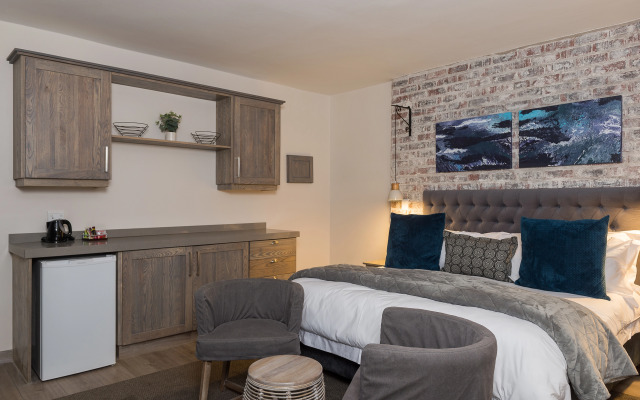 Cayley Mountain Resort