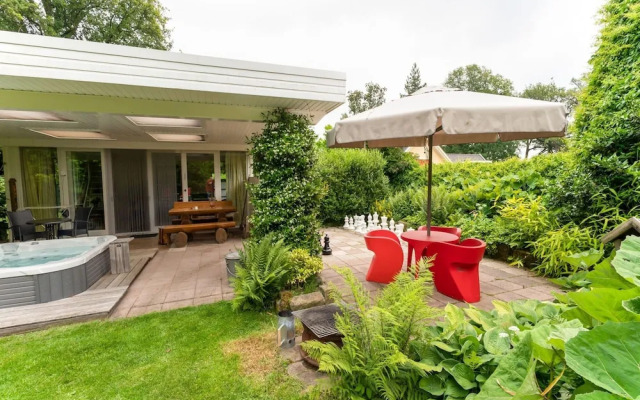 Picturesque Holiday Home in Oldenzaal With Jacuzzi
