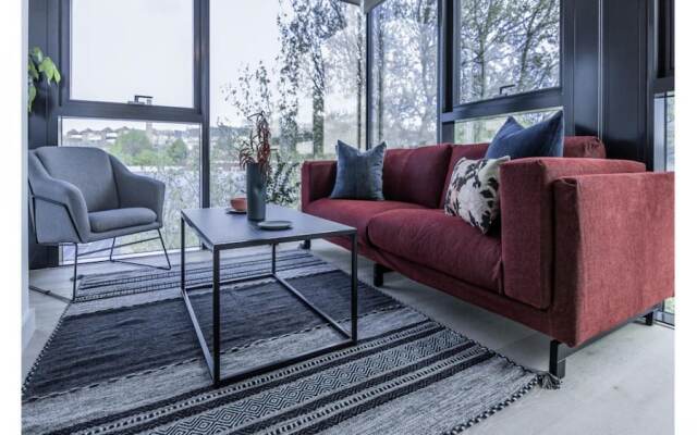 Studio With Balcony in Hill House