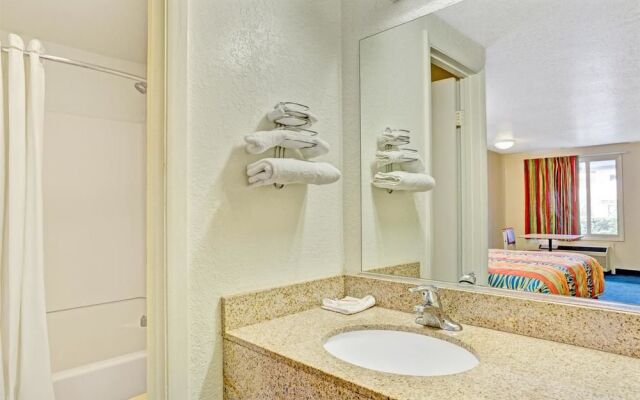 Days Inn by Wyndham Jacksonville Baymeadows