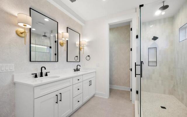 9866beachsidebeautypcwh - Beachside Beauty at Surfview Paradise