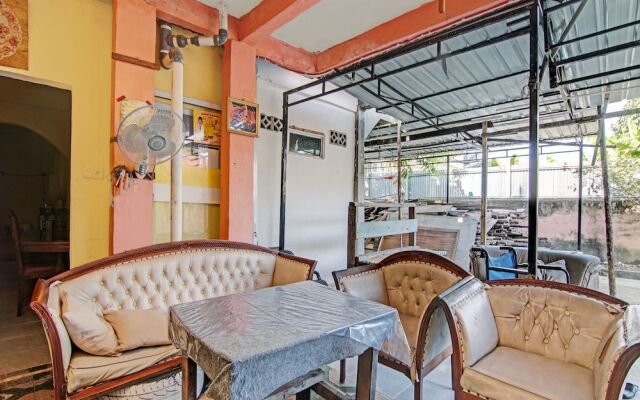 SPOT ON 92914 Meranti HomestayNearJembatan Siak