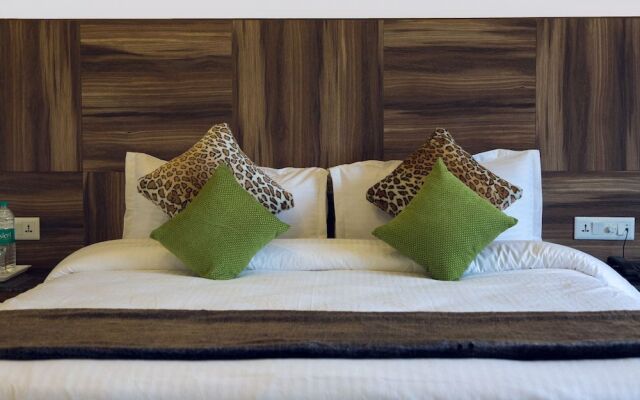 Hotel Seven Oaks