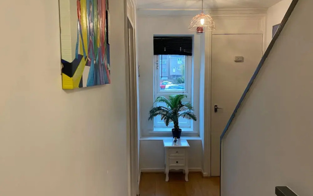 Living Large 5BR Home - Parking - Ideal for Groups