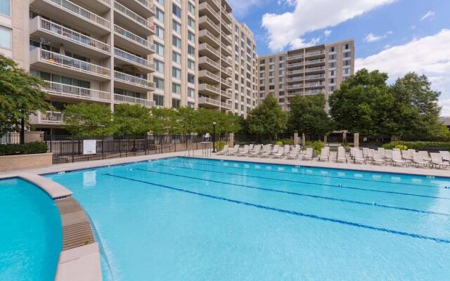 Luxury & Comfortable condo Crystal city