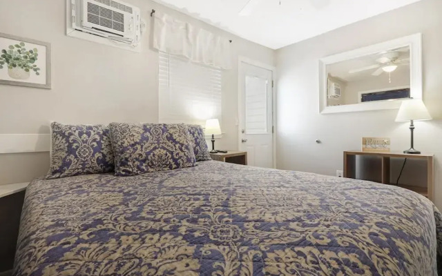 Moonraker 3 1 Bedroom Condo by RedAwning