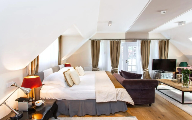 Lesar Hotel Angel