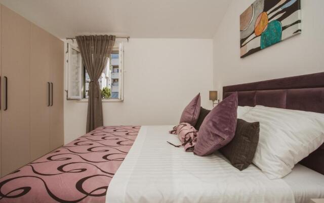 A2 - Luxury apt w Terrace, Gym, Jacuzzi & Sauna
