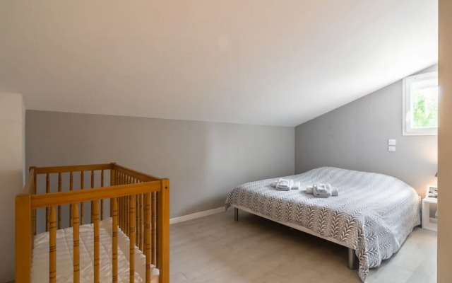 Villa w/ Palm Trees & Pool